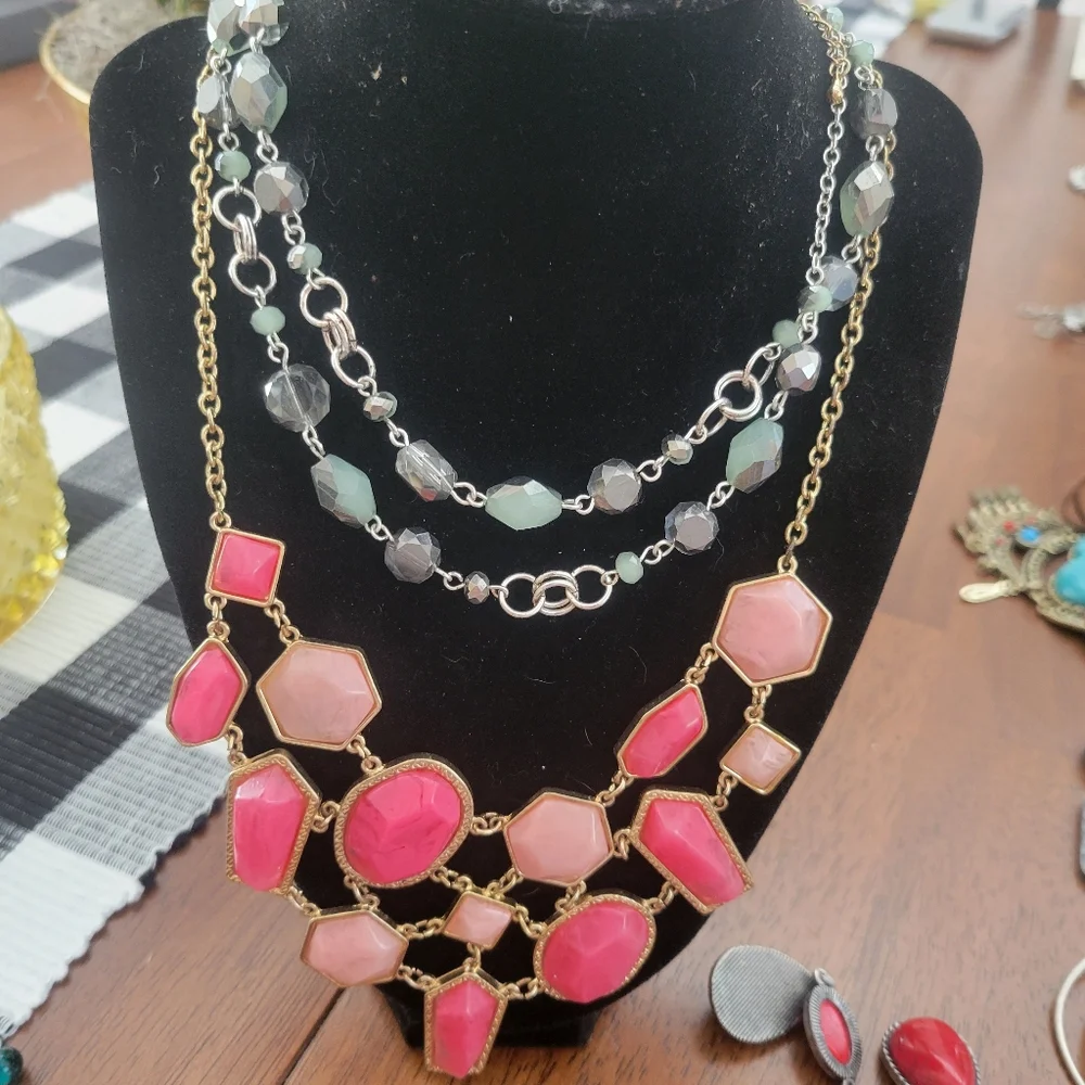 Sold Lot 7 Vintage to Costume Spring Necklace Bundle - Picture 5 of 10